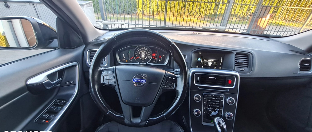 Volvo V60 cena 42900 przebieg: 153300, rok produkcji 2015 z Mikołów małe 436